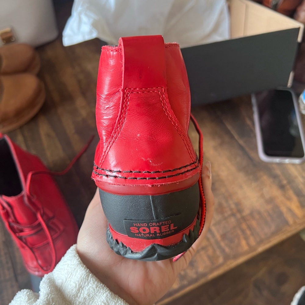 Sorel red boots - Picture 3 of 9